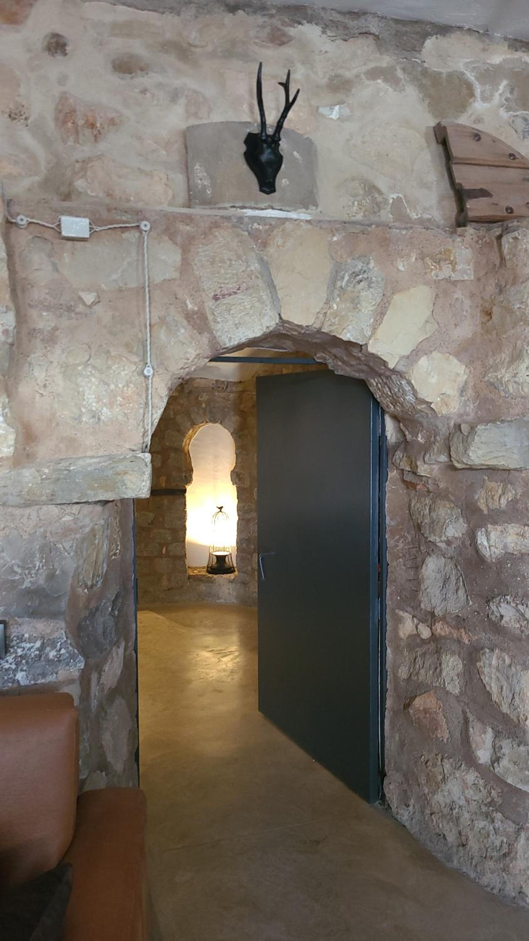 CASA CUEVA A-TIPICA