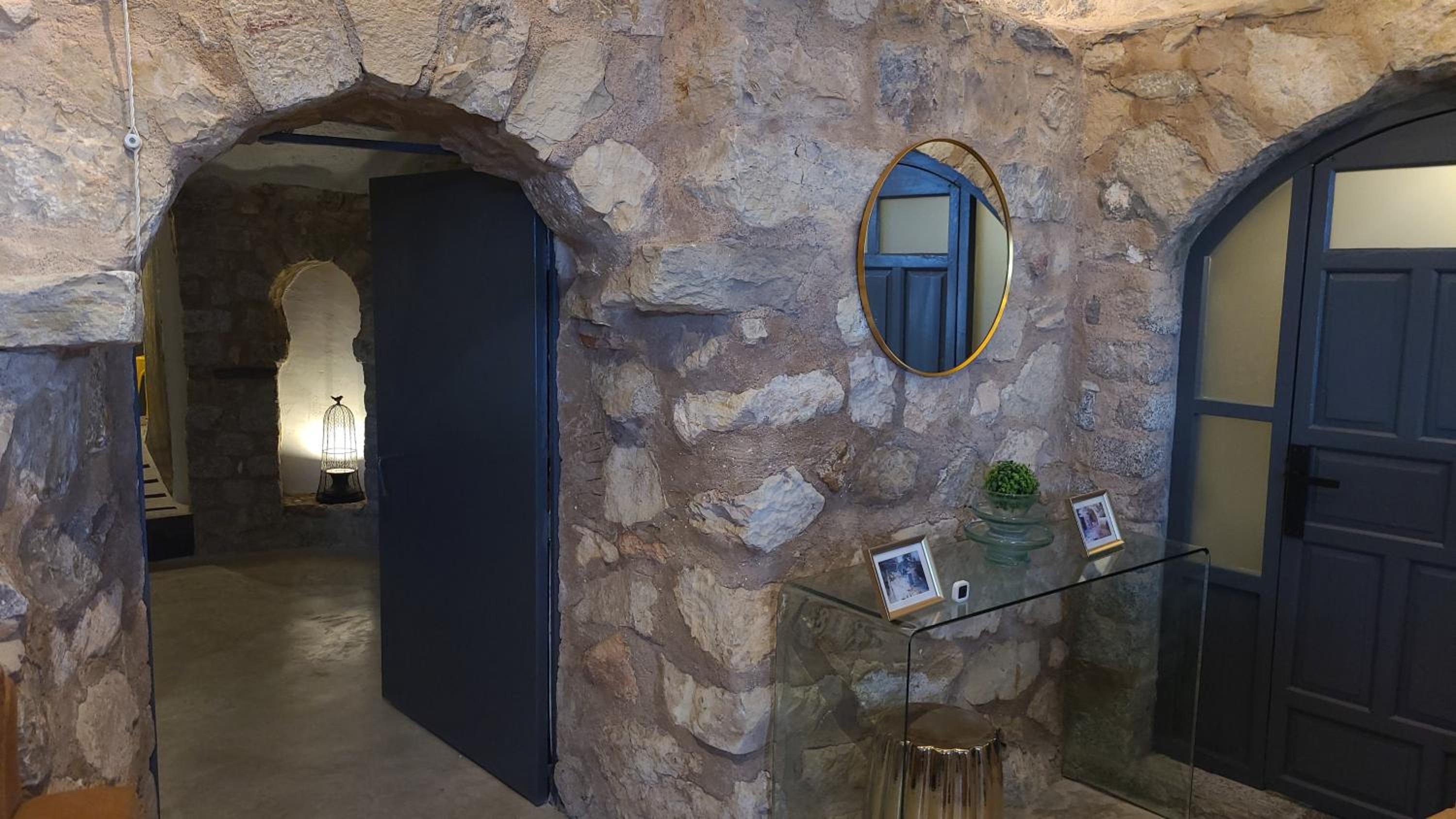 CASA CUEVA A-TIPICA