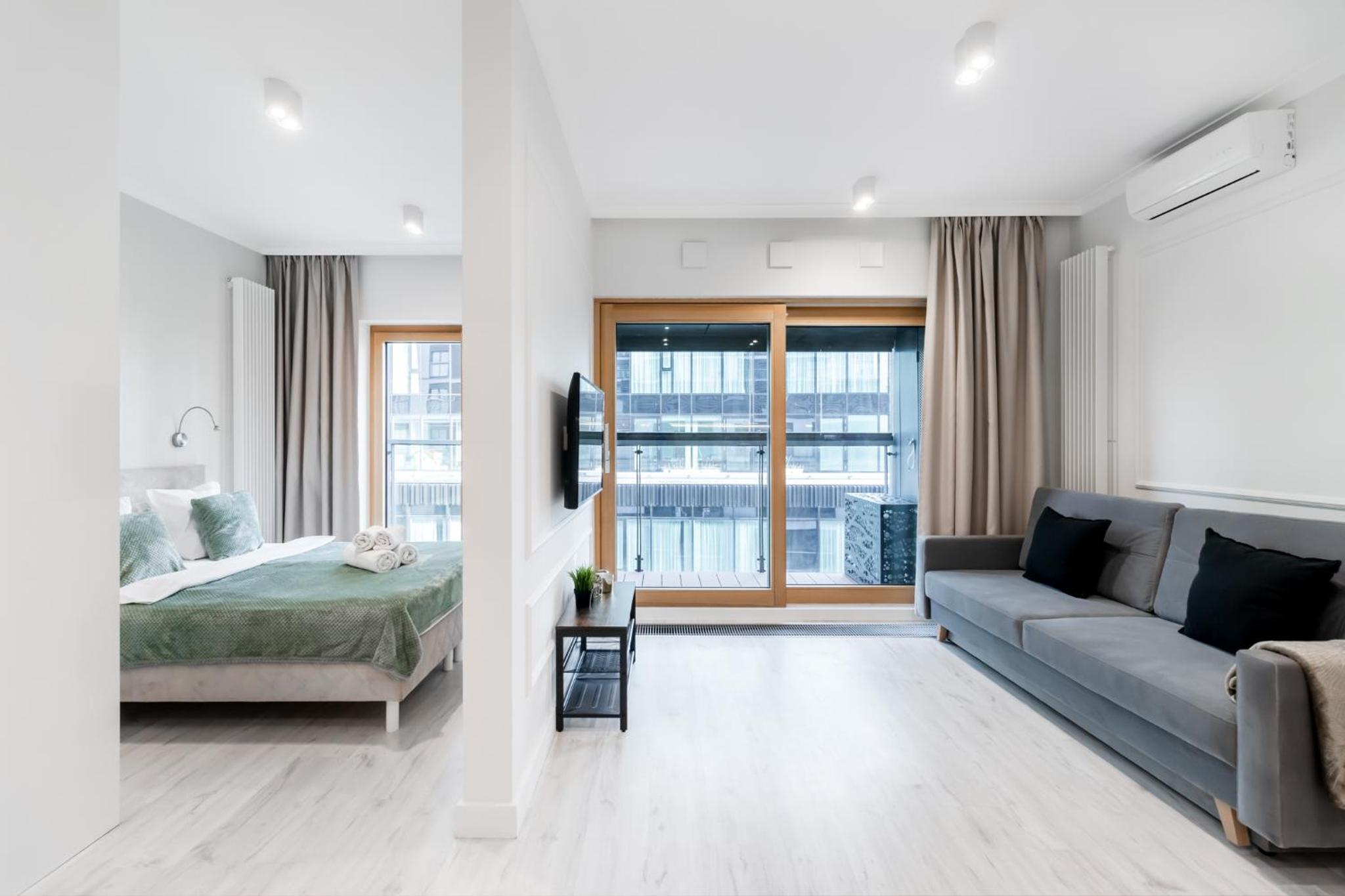 Urban Chic - Luxury Stay at Mennica Residence Warsaw