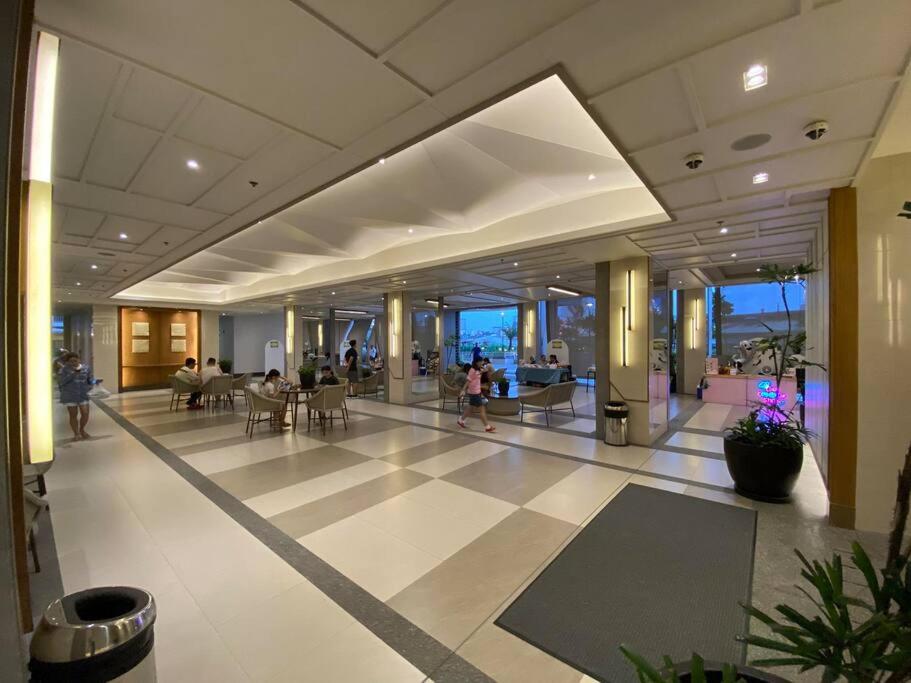 Charming 1BR w/ balcony in Pasig view 3