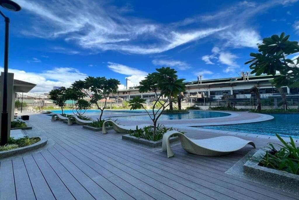 Charming 1BR w/ balcony in Pasig view 4