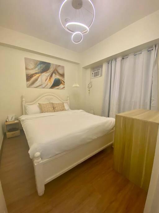 Charming 1BR w/ balcony in Pasig view 5