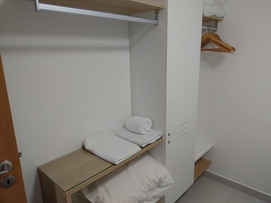 Flat em condomínio beira mar. Apto incrível!