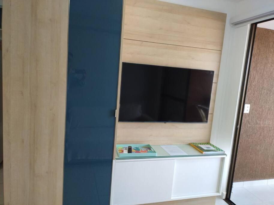 Flat em condomínio beira mar. Apto incrível!