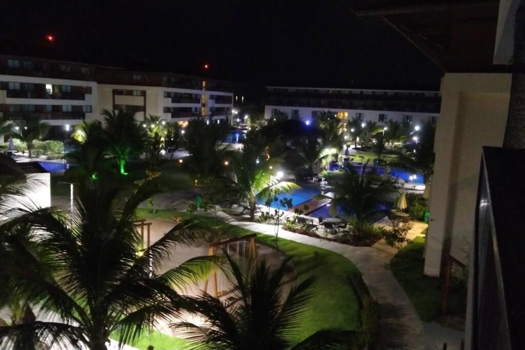 Flat em condomínio beira mar. Apto incrível!