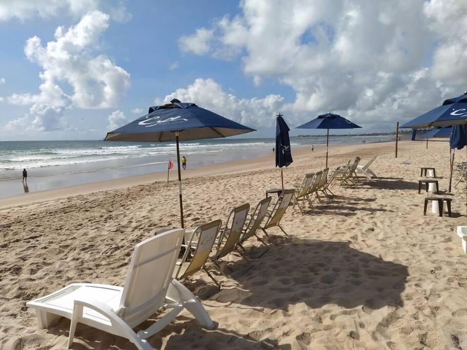 Flat em condomínio beira mar. Apto incrível!