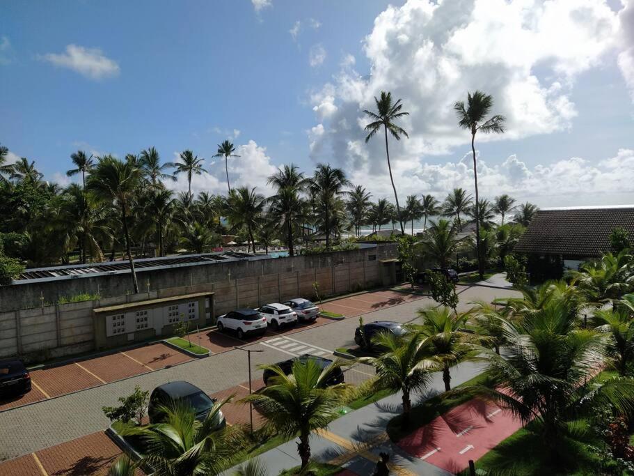 Flat em condomínio beira mar. Apto incrível!