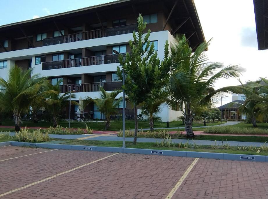 Flat em condomínio beira mar. Apto incrível!