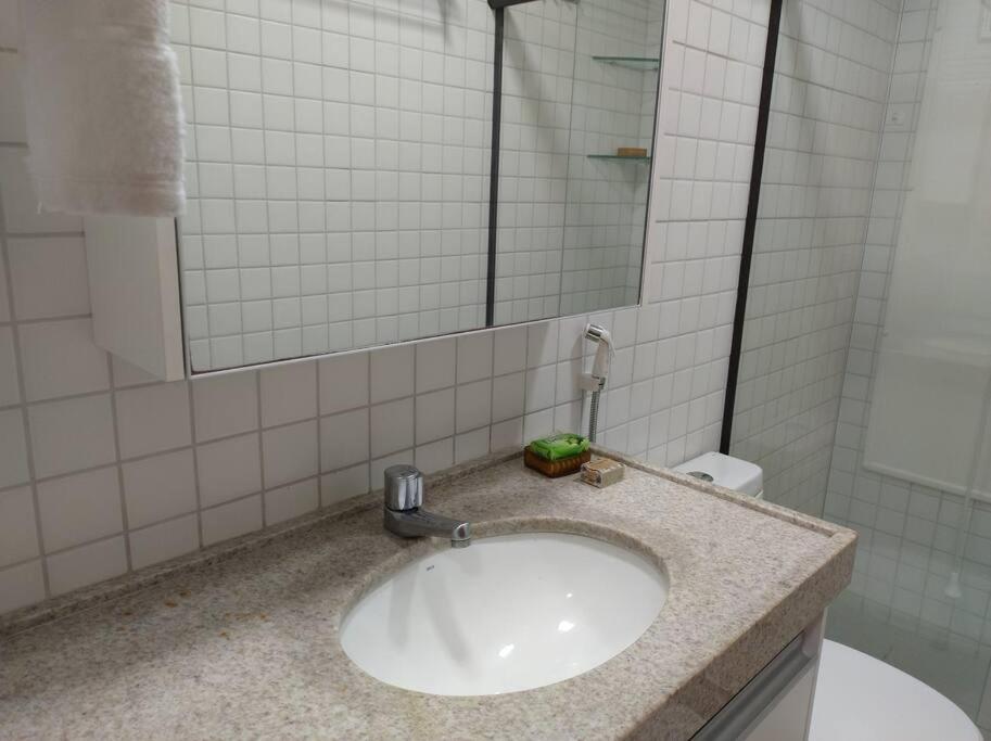 Flat em condomínio beira mar. Apto incrível!