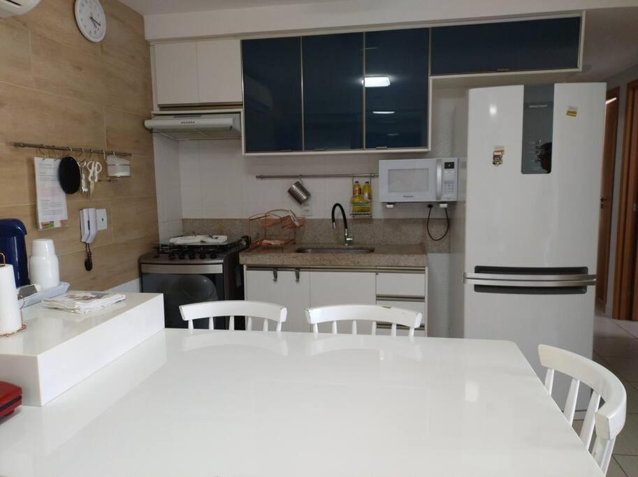 Flat em condomínio beira mar. Apto incrível!