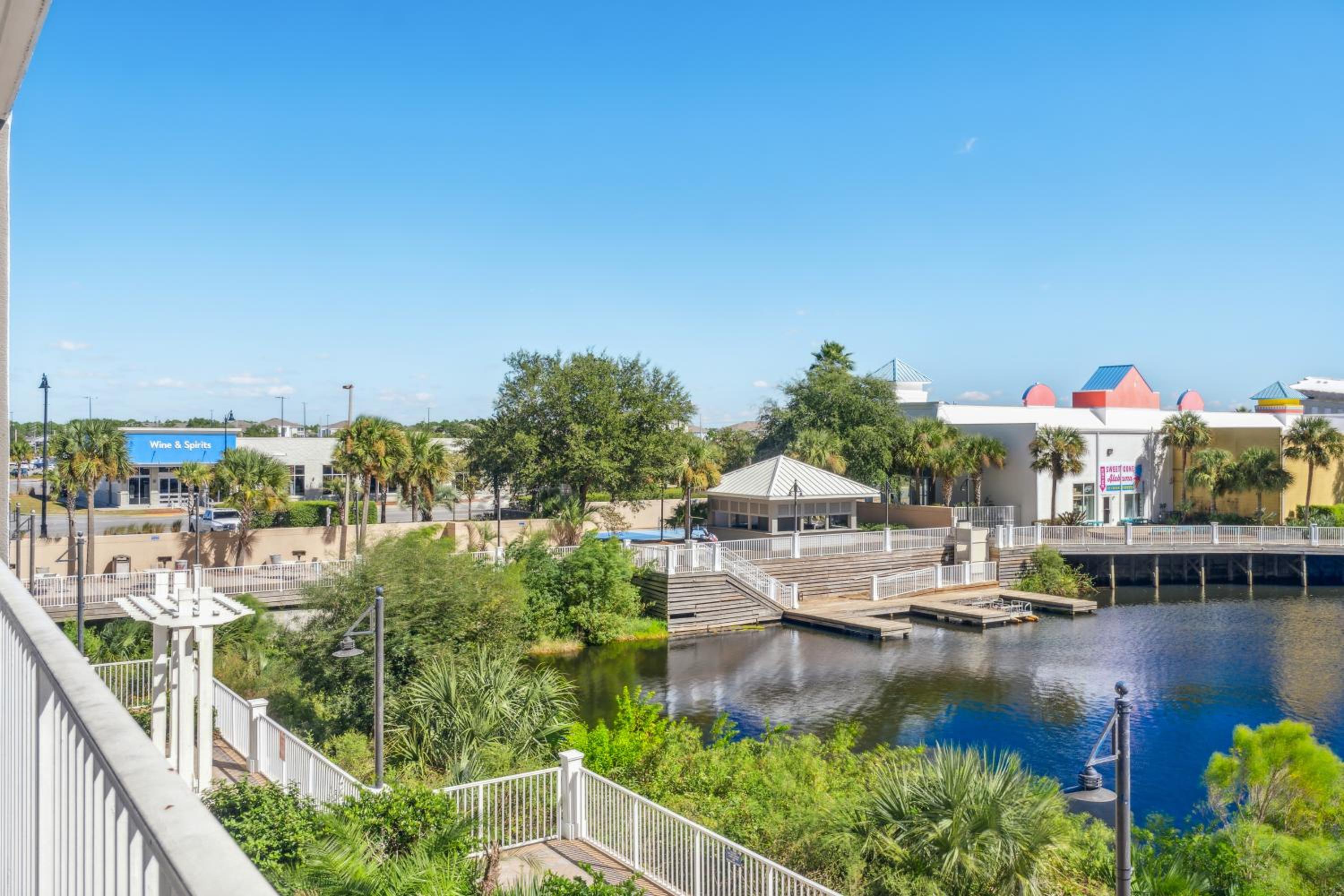 Low Floor 3BD plus Bunks Condo! Family Resort! 5 Pools! Free Beach Chair Service! view 5