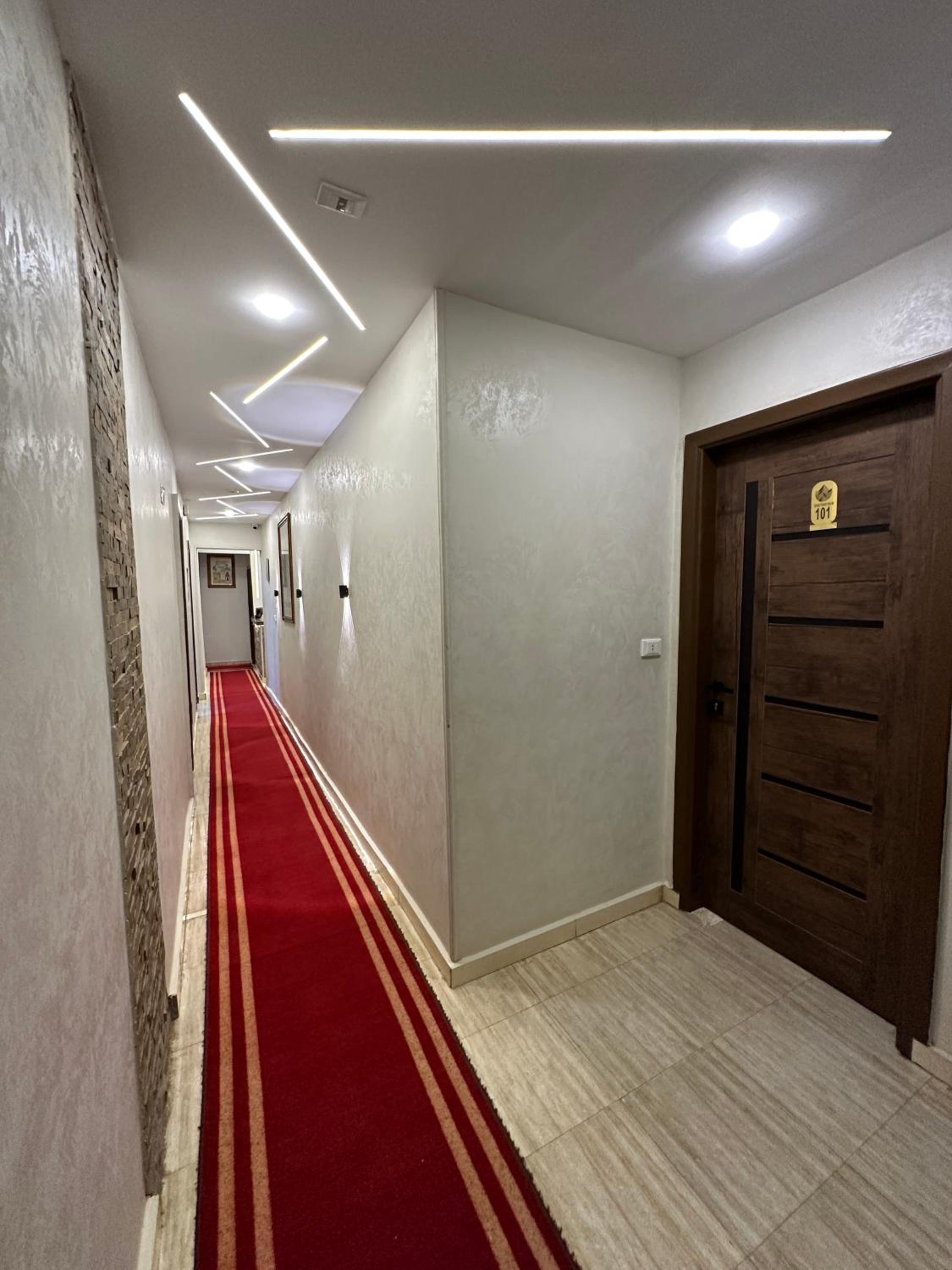 Crowne Pyramids View inn