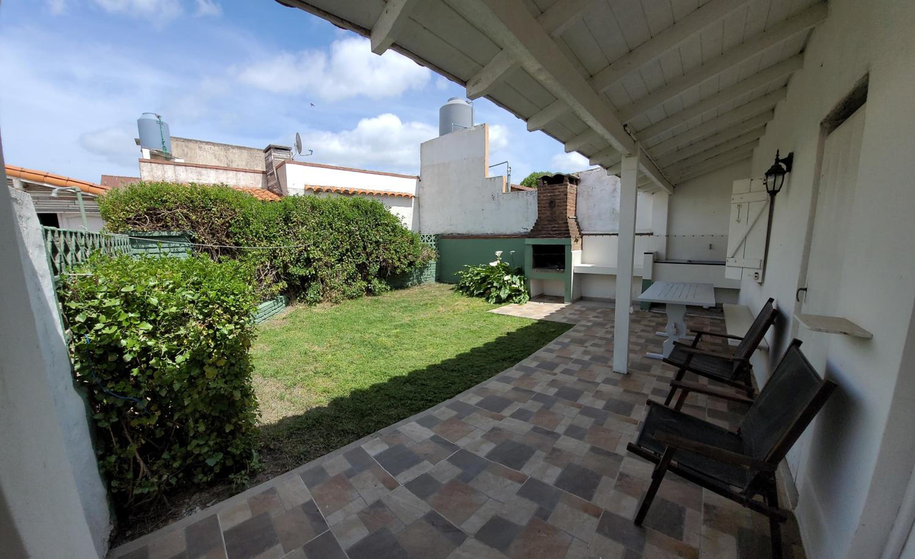 Junto Al Mar Y Centro De Santa Clara, Dos Casas