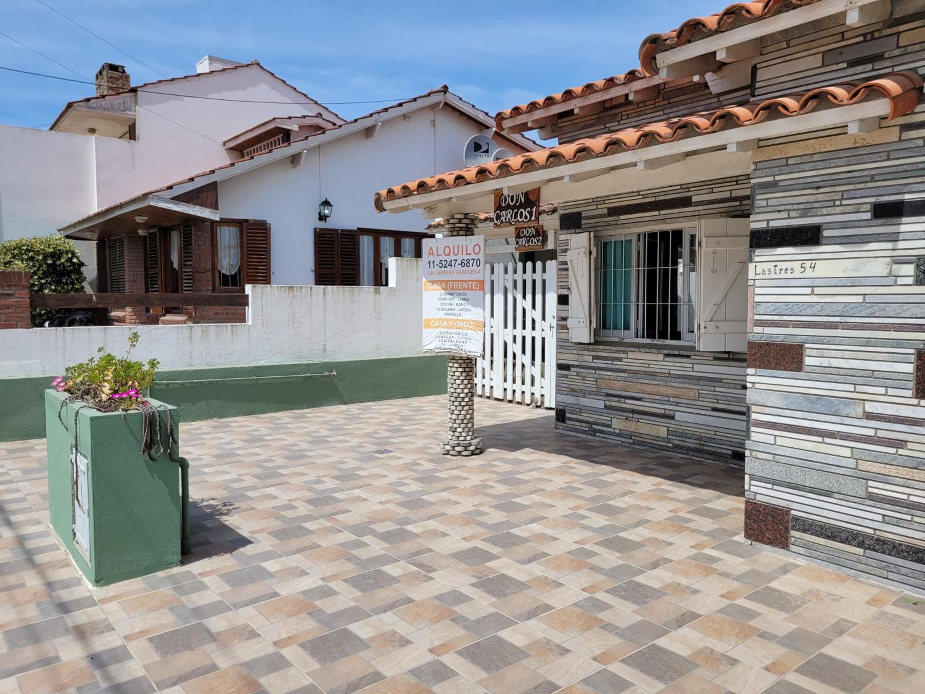 Junto Al Mar Y Centro De Santa Clara, Dos Casas