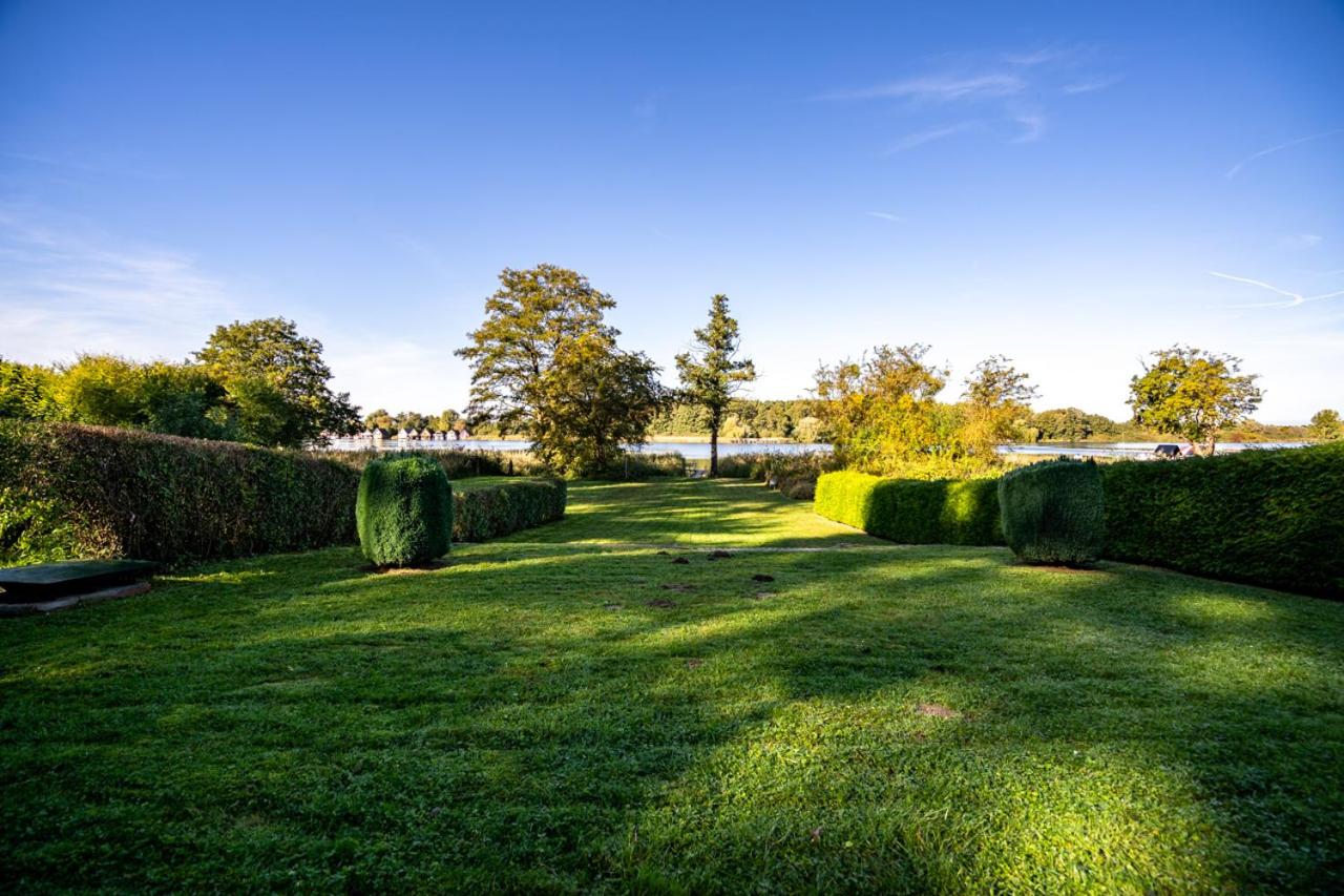 Ferienhaus Haus am See mit Wassergrundstück