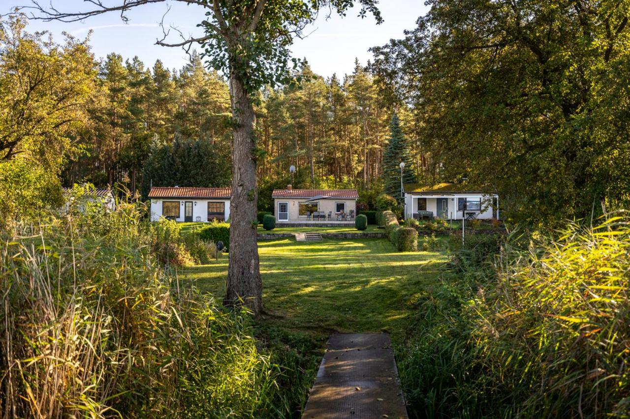 Ferienhaus Haus am See mit Wassergrundstück