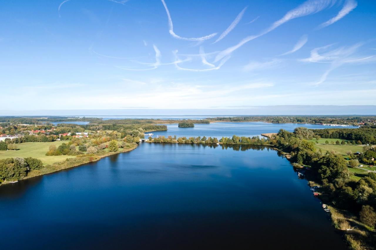 Ferienhaus Haus am See mit Wassergrundstück