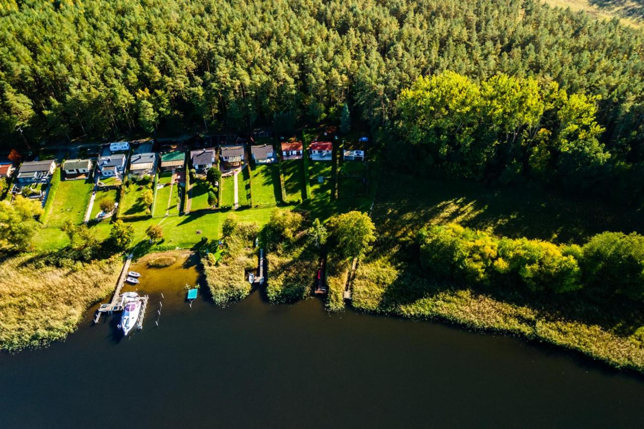 Ferienhaus Haus am See mit Wassergrundstück