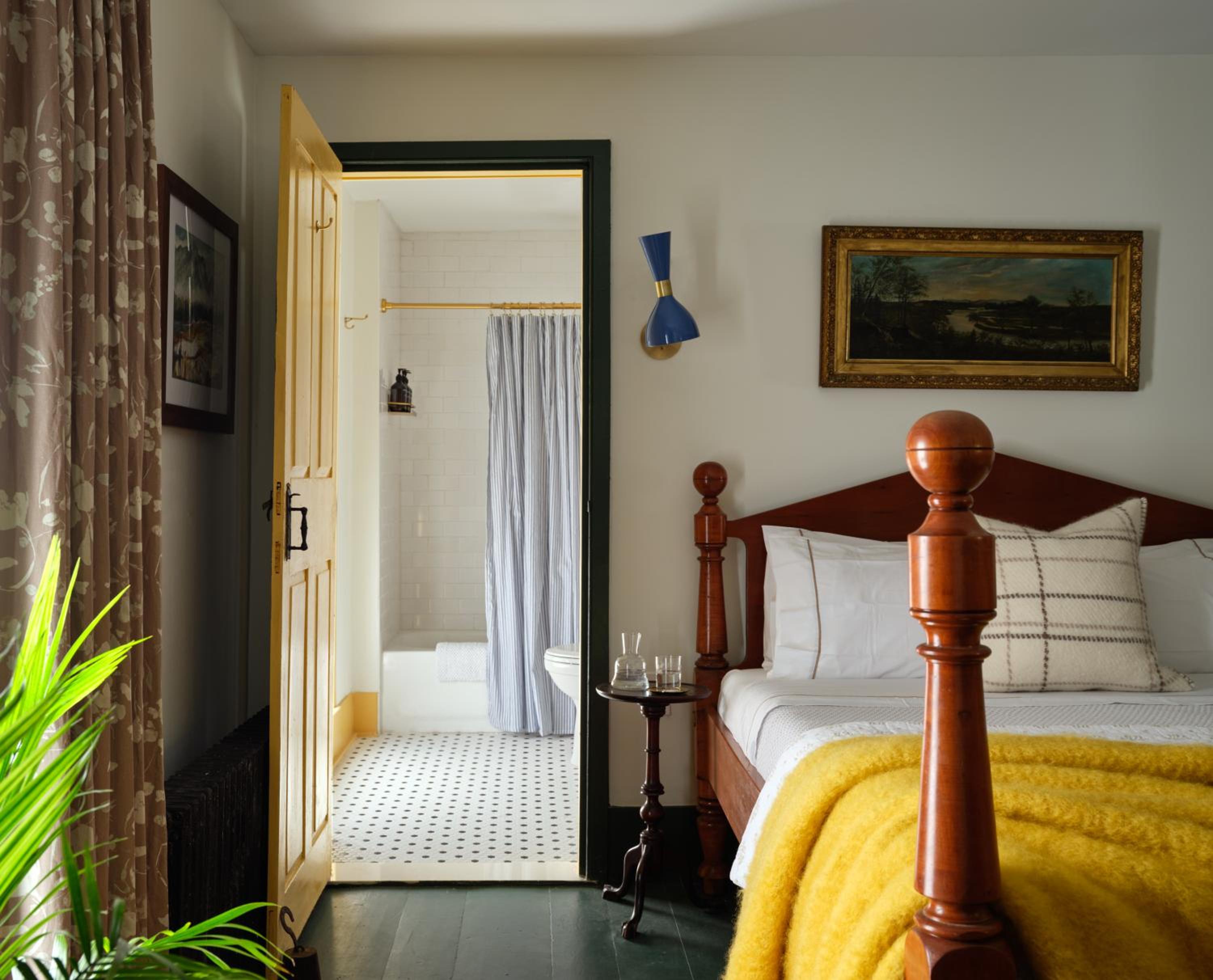The Ell, a Historic, Luxurious 2 bed, 2 bath Private Suite in Lovell