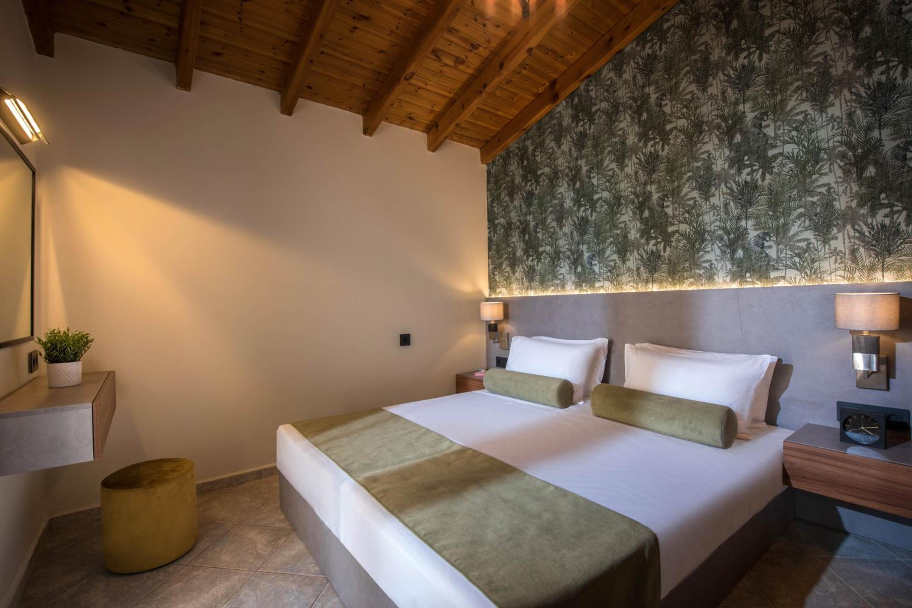 Villa Olia Heated Pool 95m Walk to Sandy Beach view 3