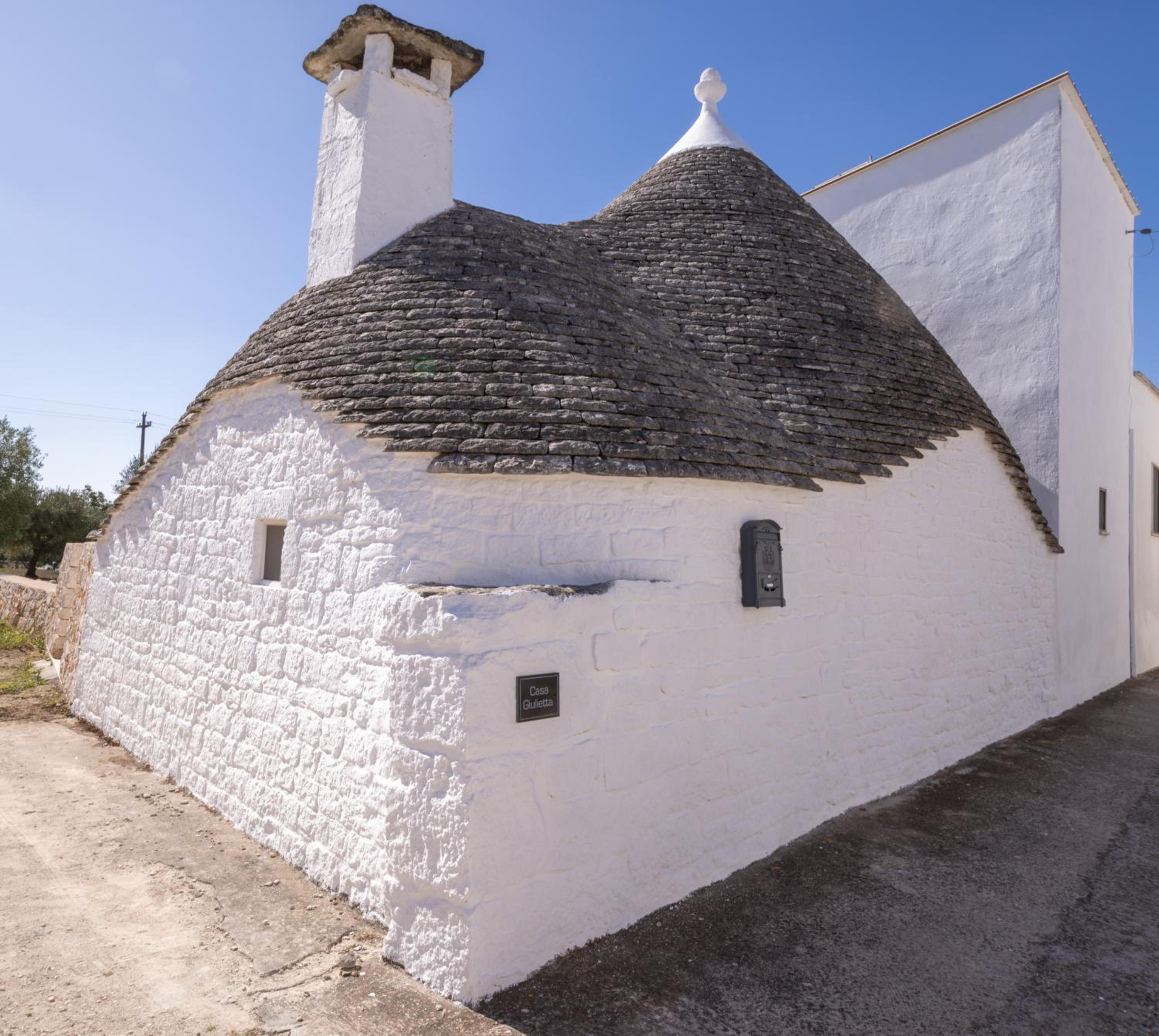 Villa with Trullo and Pool, Alberobello