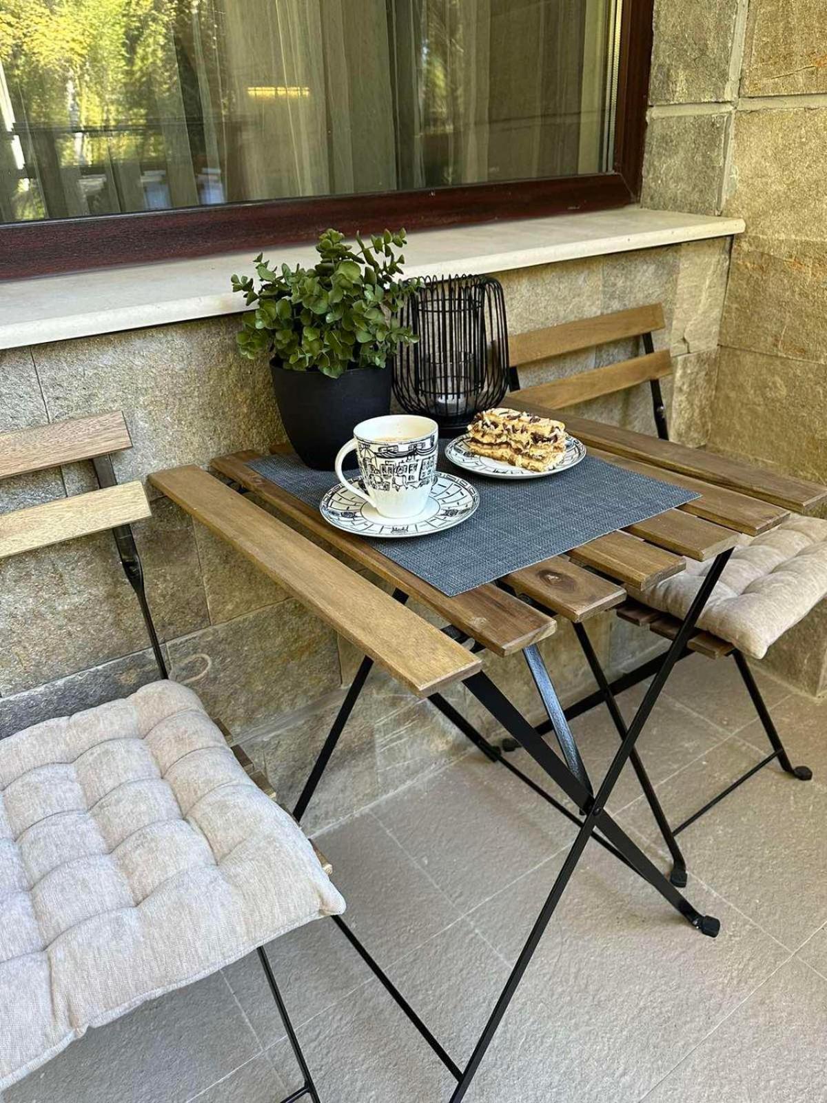 Cozy Riverside Pine Studio E5
