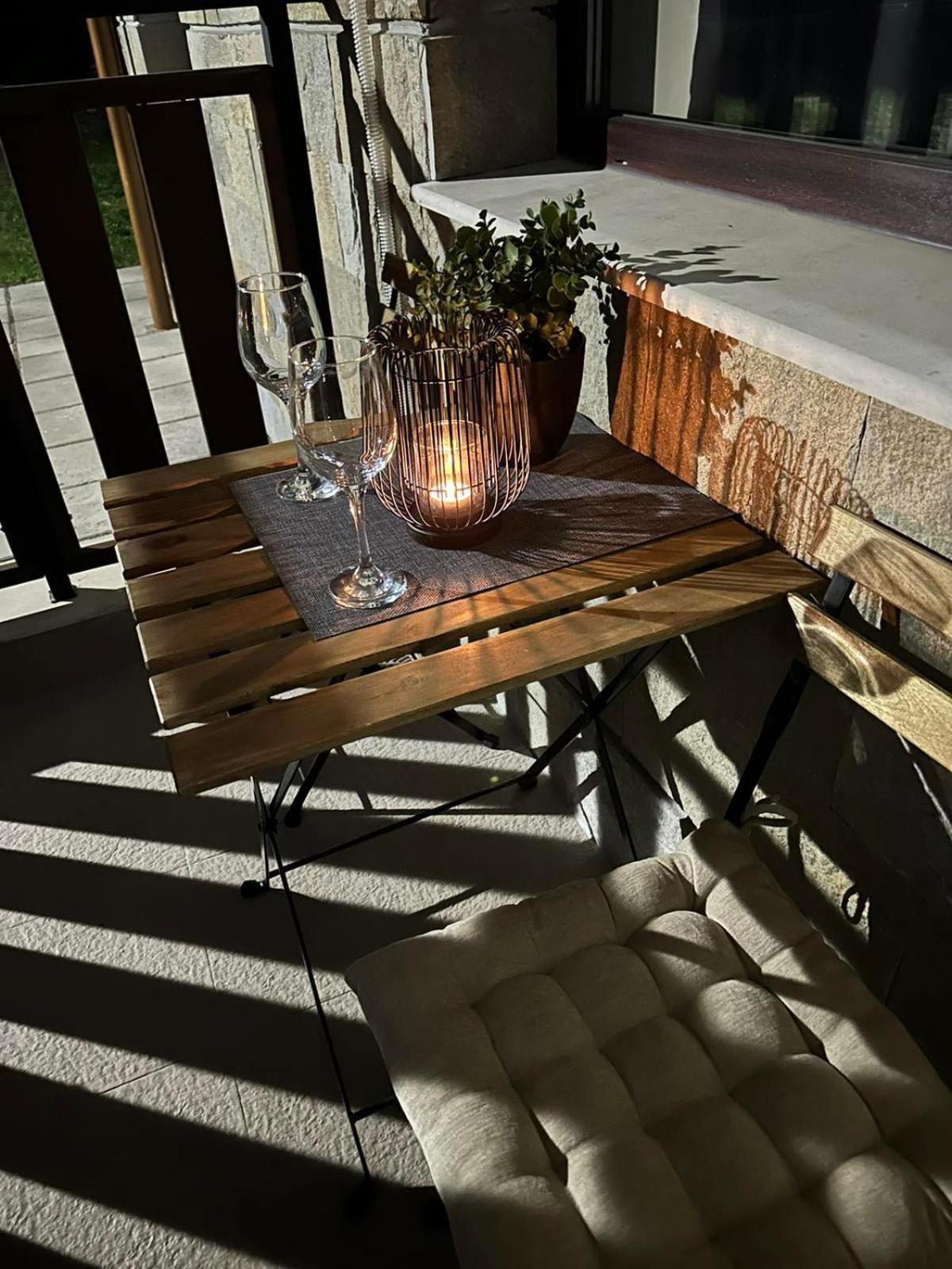 Cozy Riverside Pine Studio E5