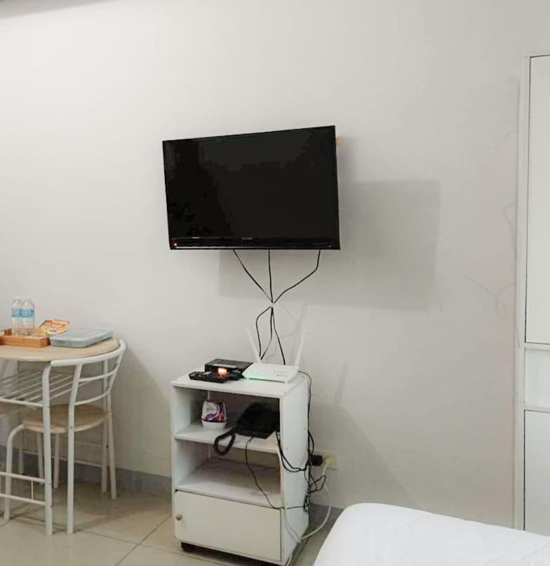 Beacon Makati Condo Free POOL Access FREE WIFI 100mbps & FREE Netflix