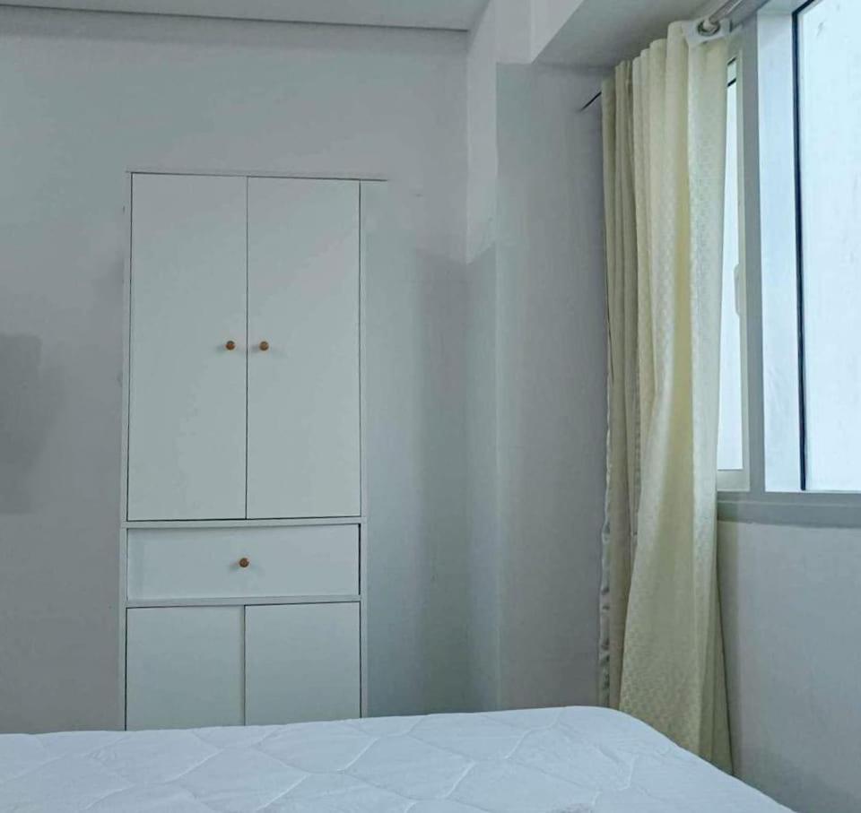 Beacon Makati Condo Free POOL Access FREE WIFI 100mbps & FREE Netflix