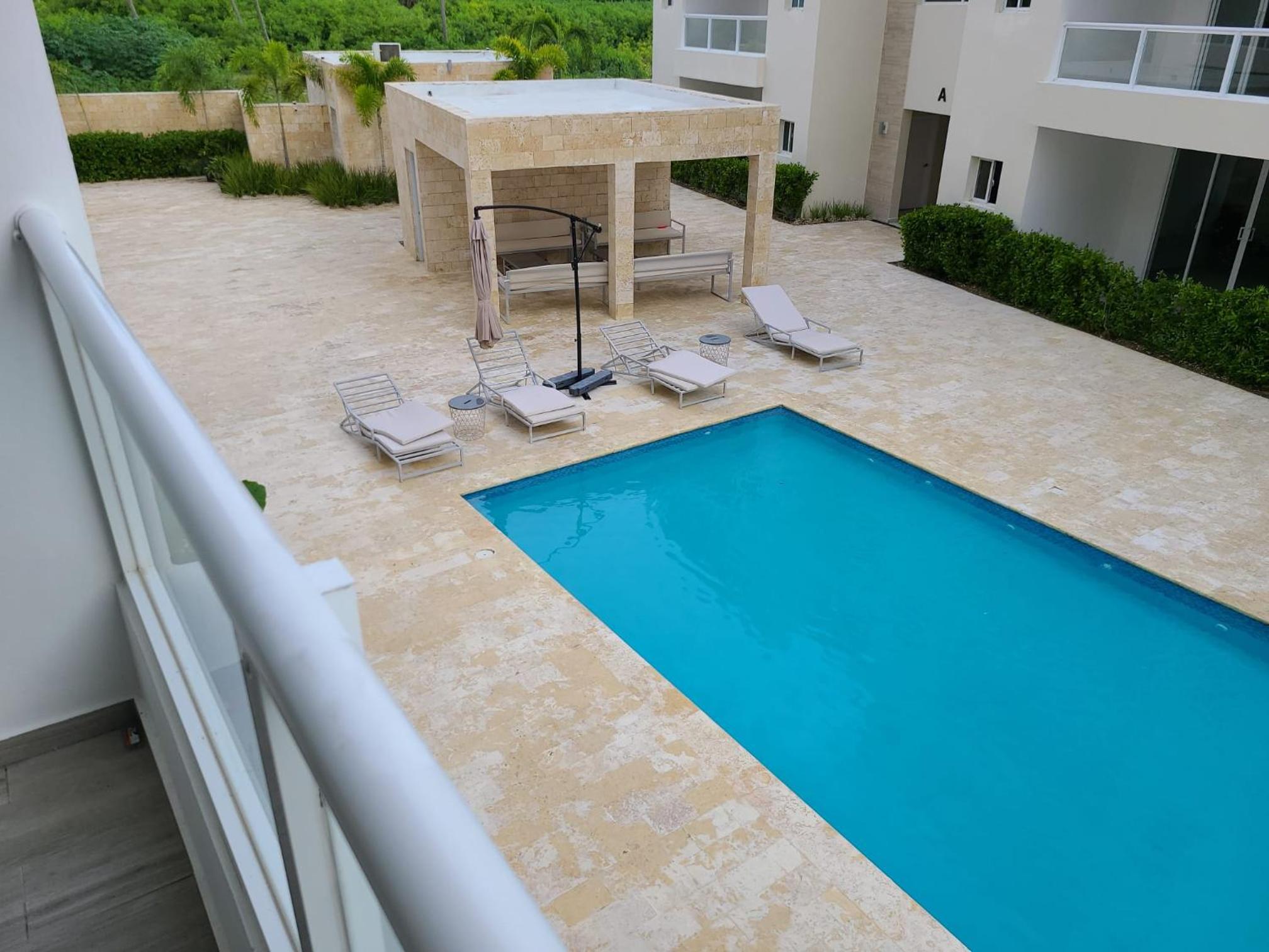 Cozy 2 bedroom apartment 7 minutes walk to beach.