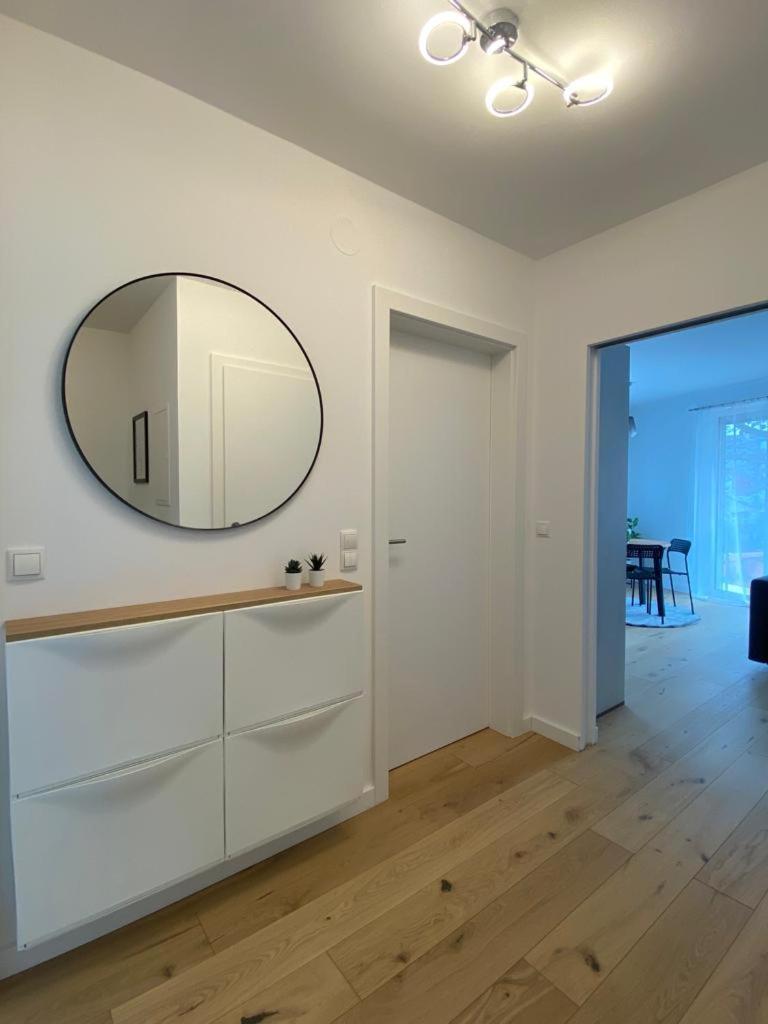 Cozy & Stylish Appartment in Vienna - 1 min to U3 Metro - Quiet Area with Shops nearby