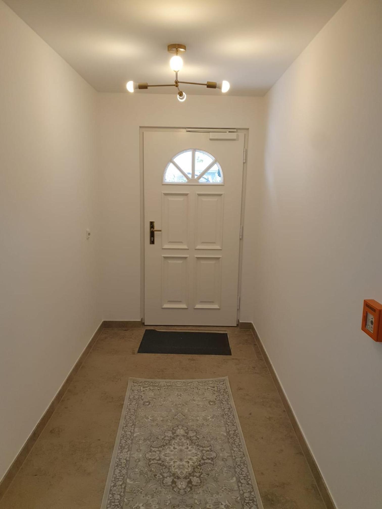Exklusive Neubau Dachterrassenwohnung mit Wohnungslift in Vierfamilienvilla