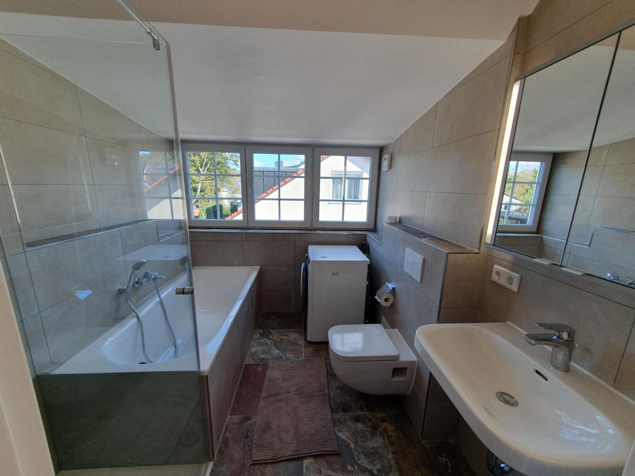 Exklusive Neubau Dachterrassenwohnung mit Wohnungslift in Vierfamilienvilla