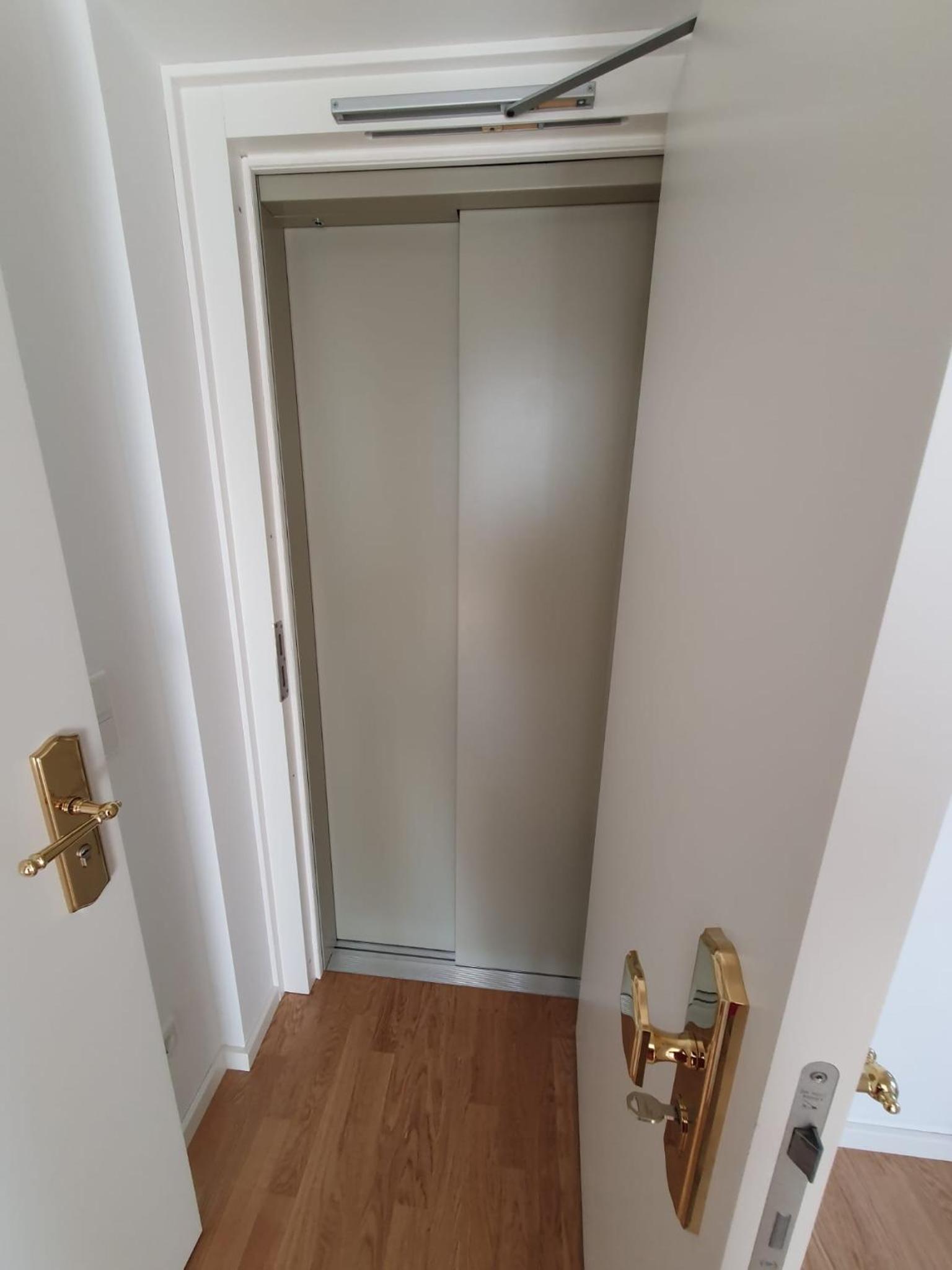 Exklusive Neubau Dachterrassenwohnung mit Wohnungslift in Vierfamilienvilla