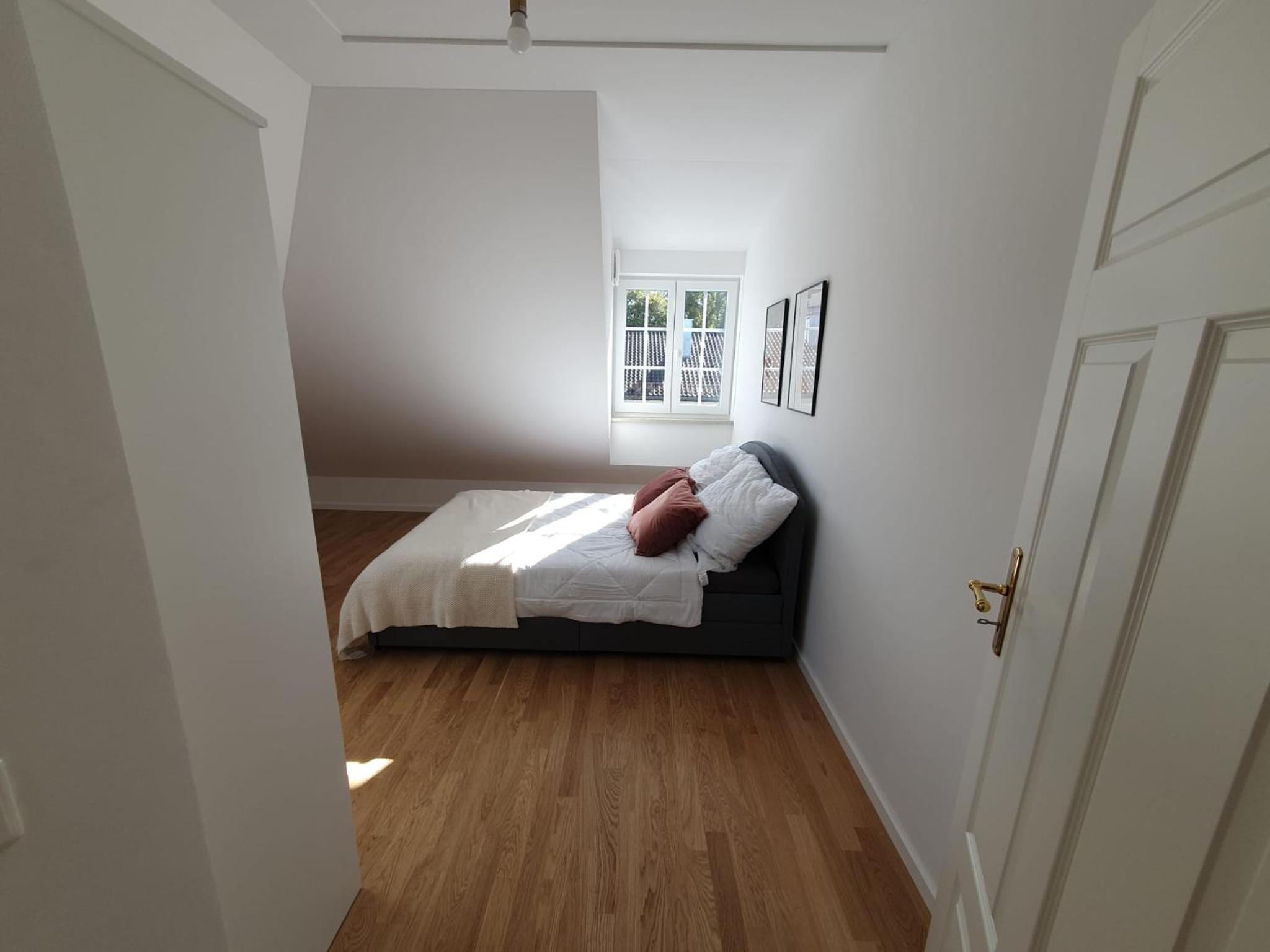 Exklusive Neubau Dachterrassenwohnung mit Wohnungslift in Vierfamilienvilla