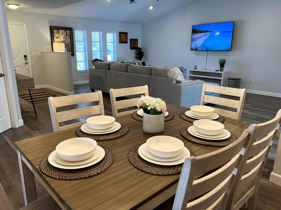 New! Fully Renovated 3/2 Luxury Vacation Home view 3