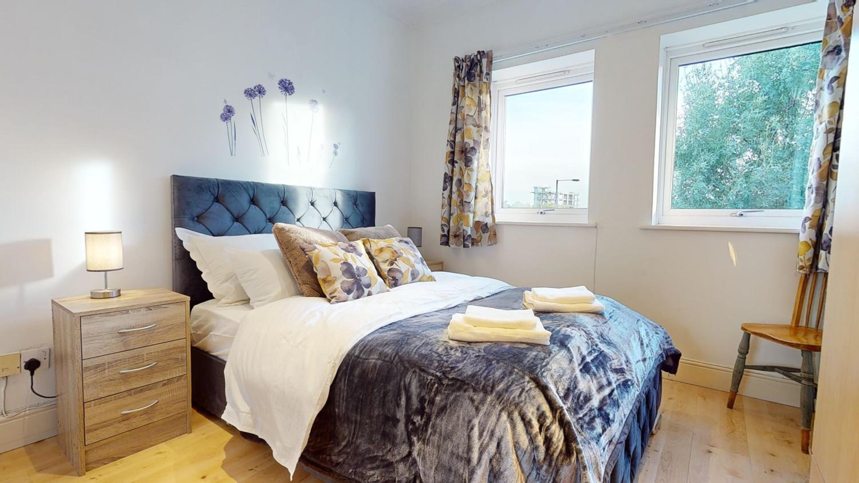 The Cosy Bay Near Tower Bridge