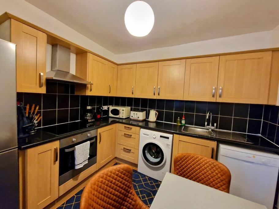 4 Bedroom, 3 Bathroom Private House in Central London, 3 minutes walk to Edgware Road Station