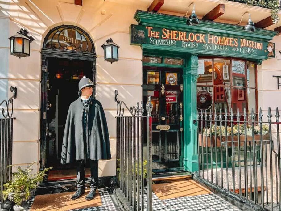 4 Bedroom, 3 Bathroom Private House in Central London, 3 minutes walk to Edgware Road Station