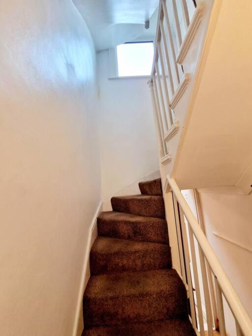 4 Bedroom, 3 Bathroom Private House in Central London, 3 minutes walk to Edgware Road Station