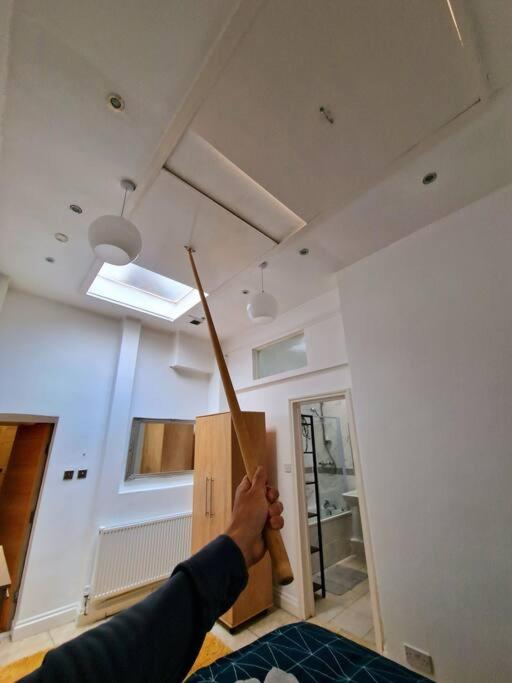 4 Bedroom, 3 Bathroom Private House in Central London, 3 minutes walk to Edgware Road Station