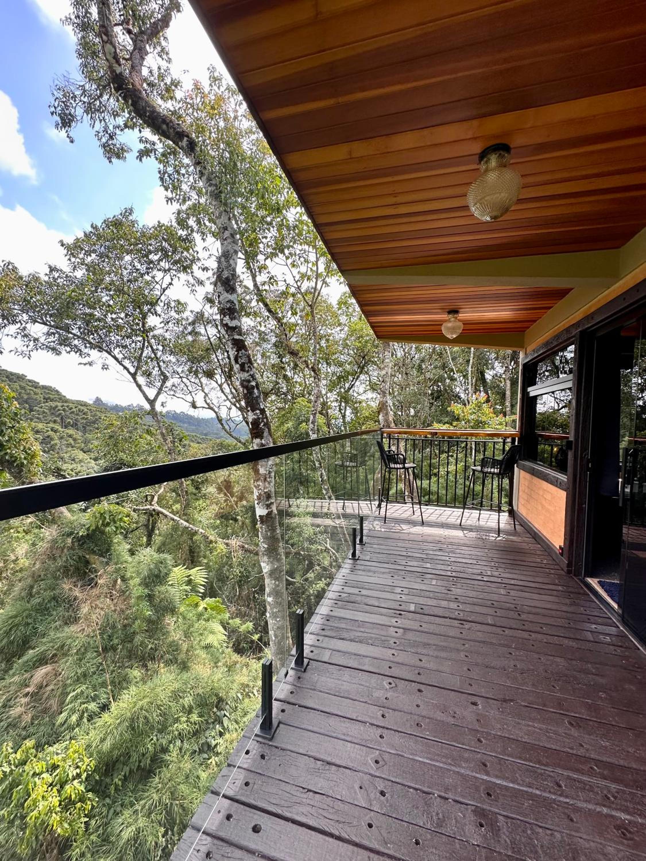 Casa Container 80 - Suítes privativas e sofisticadas integradas à natureza