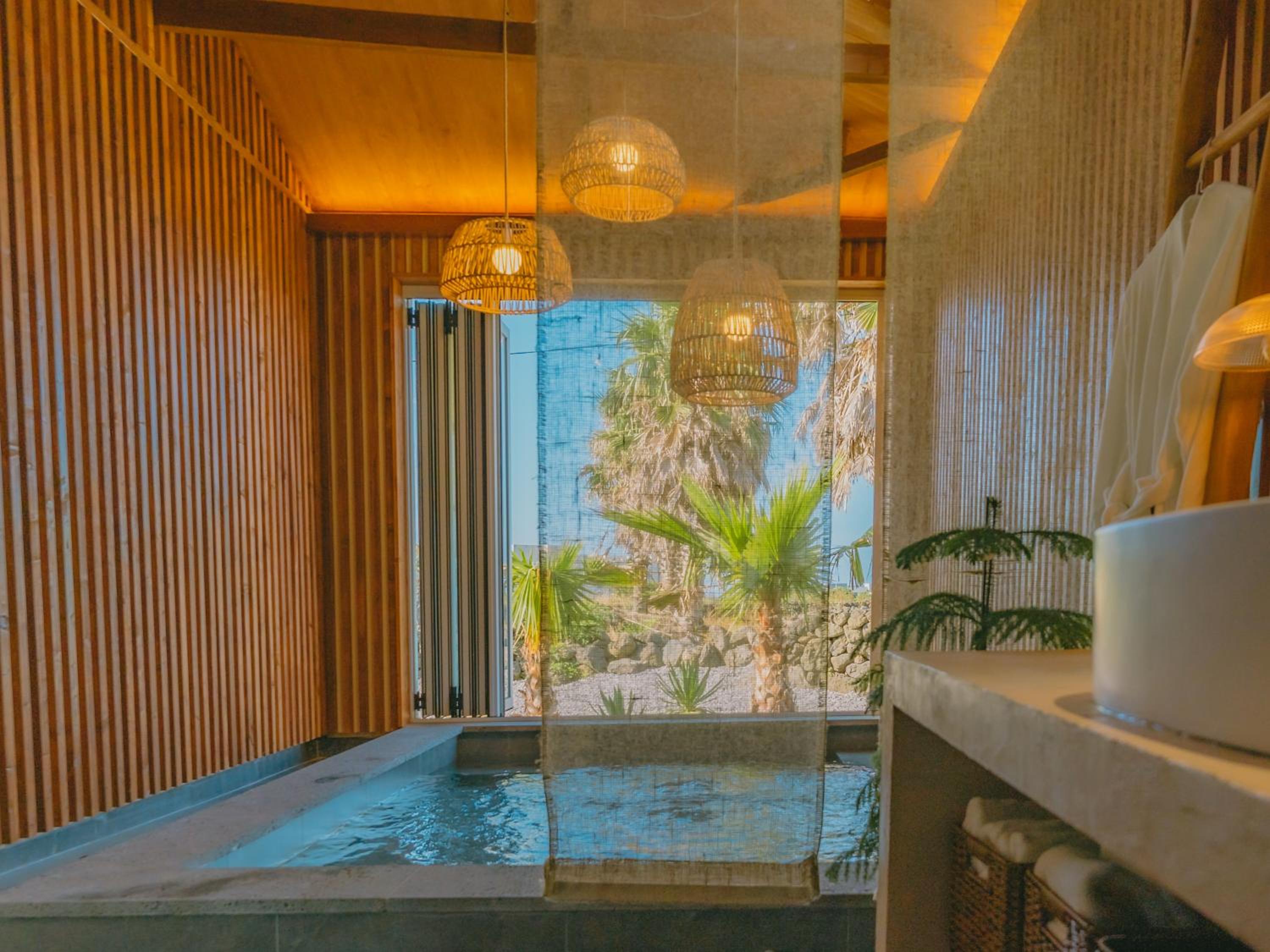 Stay Maeumgyul - Aewol Jacuzzi Pension
