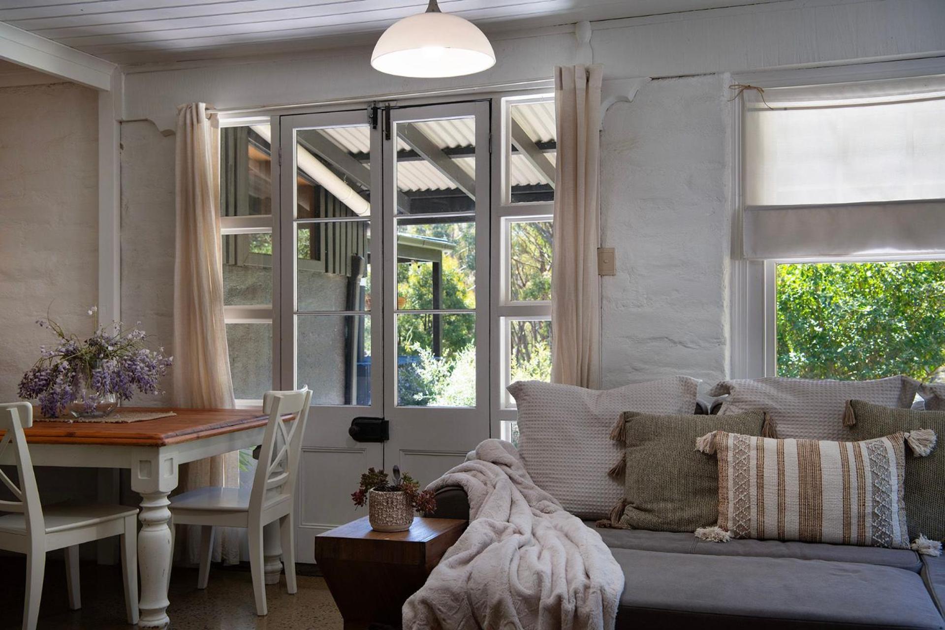 Edessa Lodge - 2 bedroom tranquil bush retreat