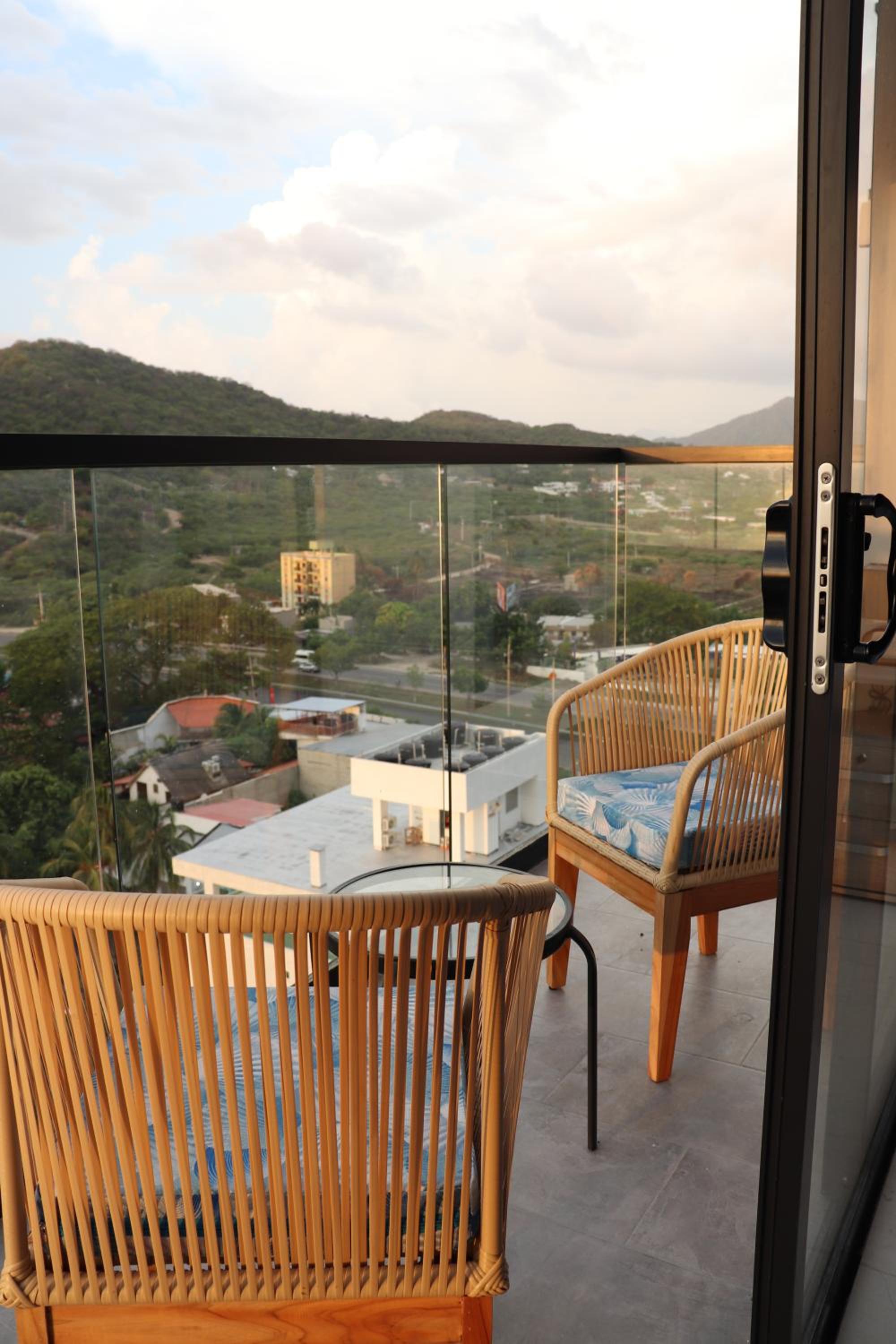 APARTASUITE LUCIA SUN SET