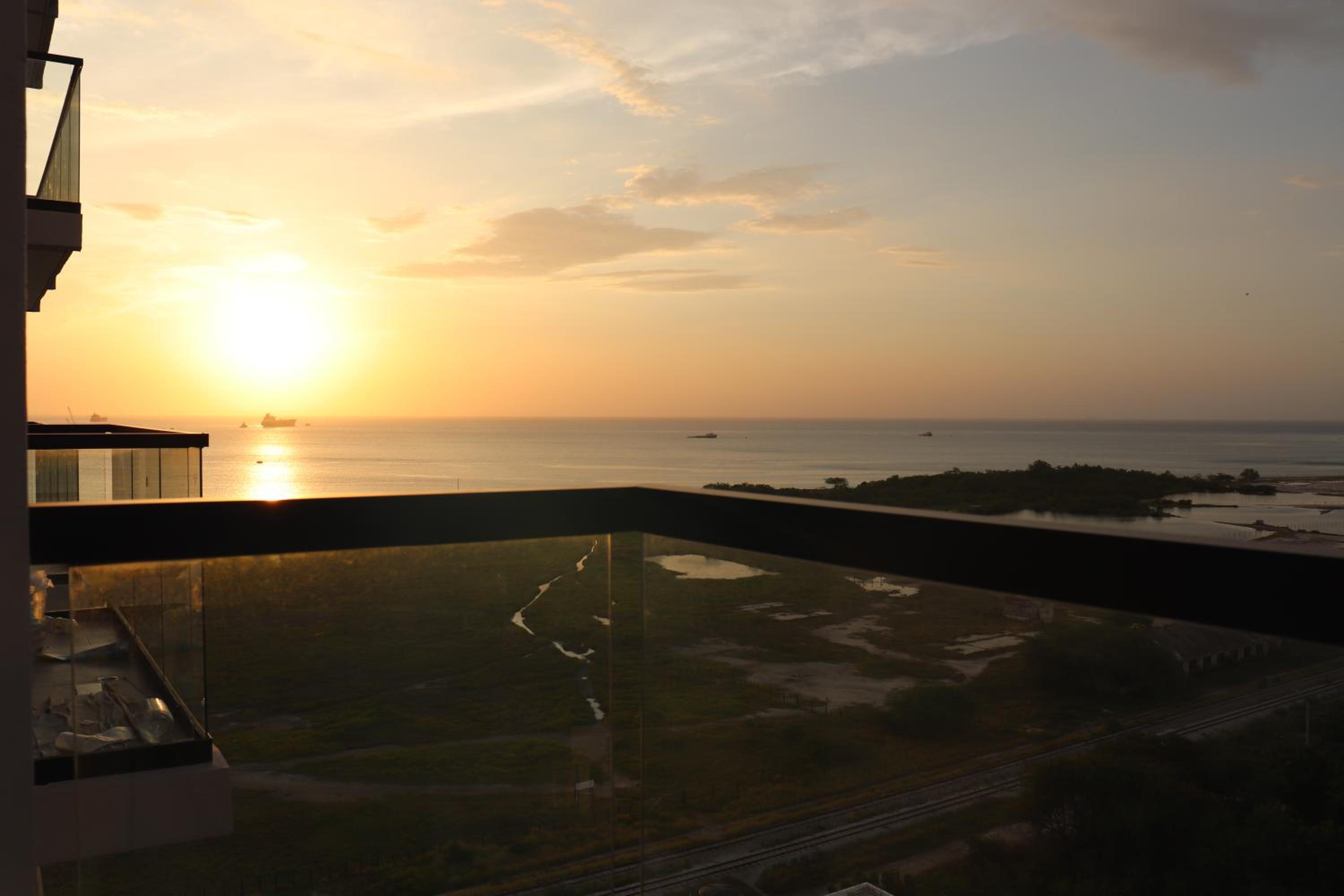 APARTASUITE LUCIA SUN SET