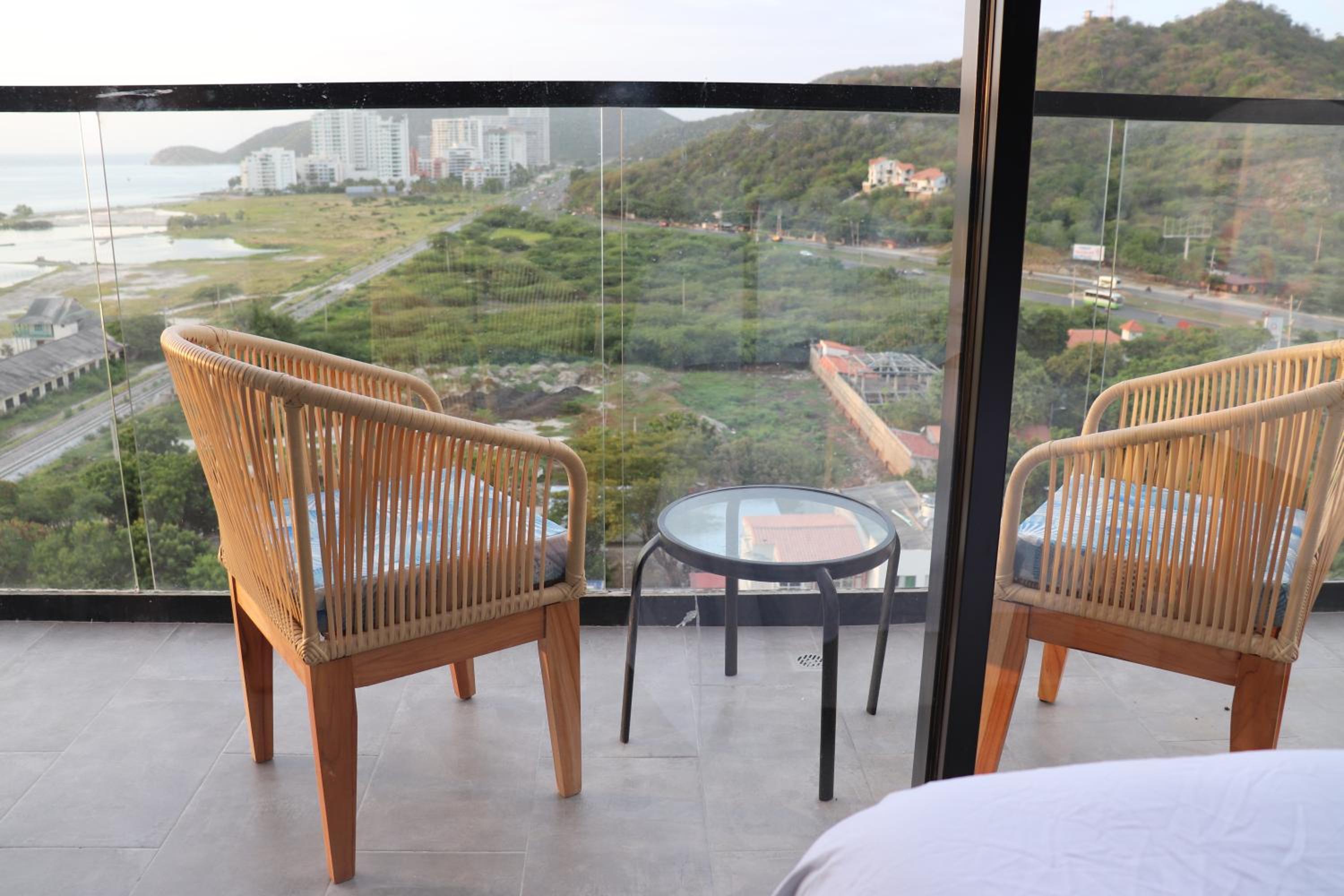 APARTASUITE LUCIA SUN SET