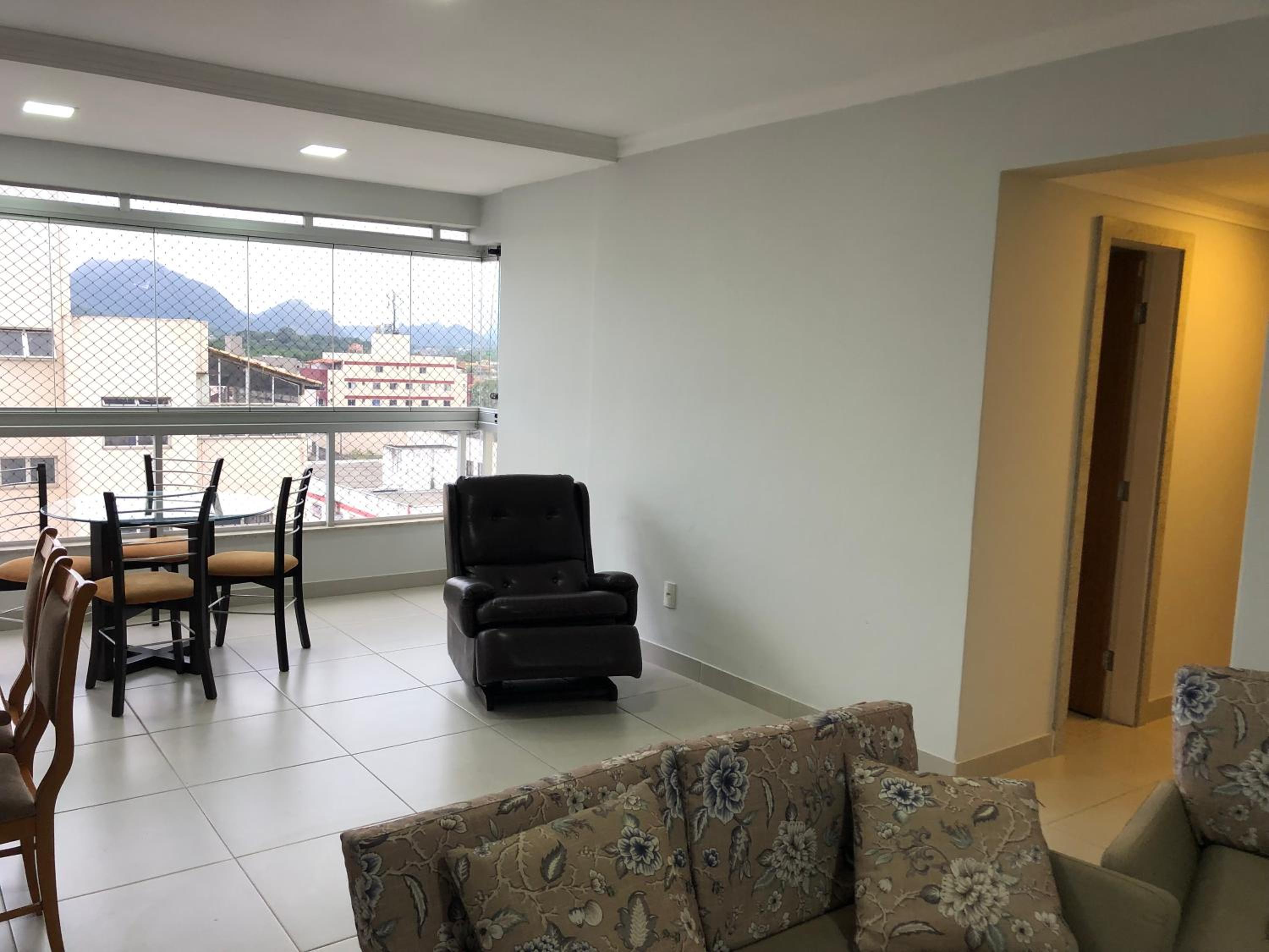 Alto padrão - Apartamento de 3 Quartos na badalada Praia do Morro a poucos passos da Areia - Elevador -Wi-Fi