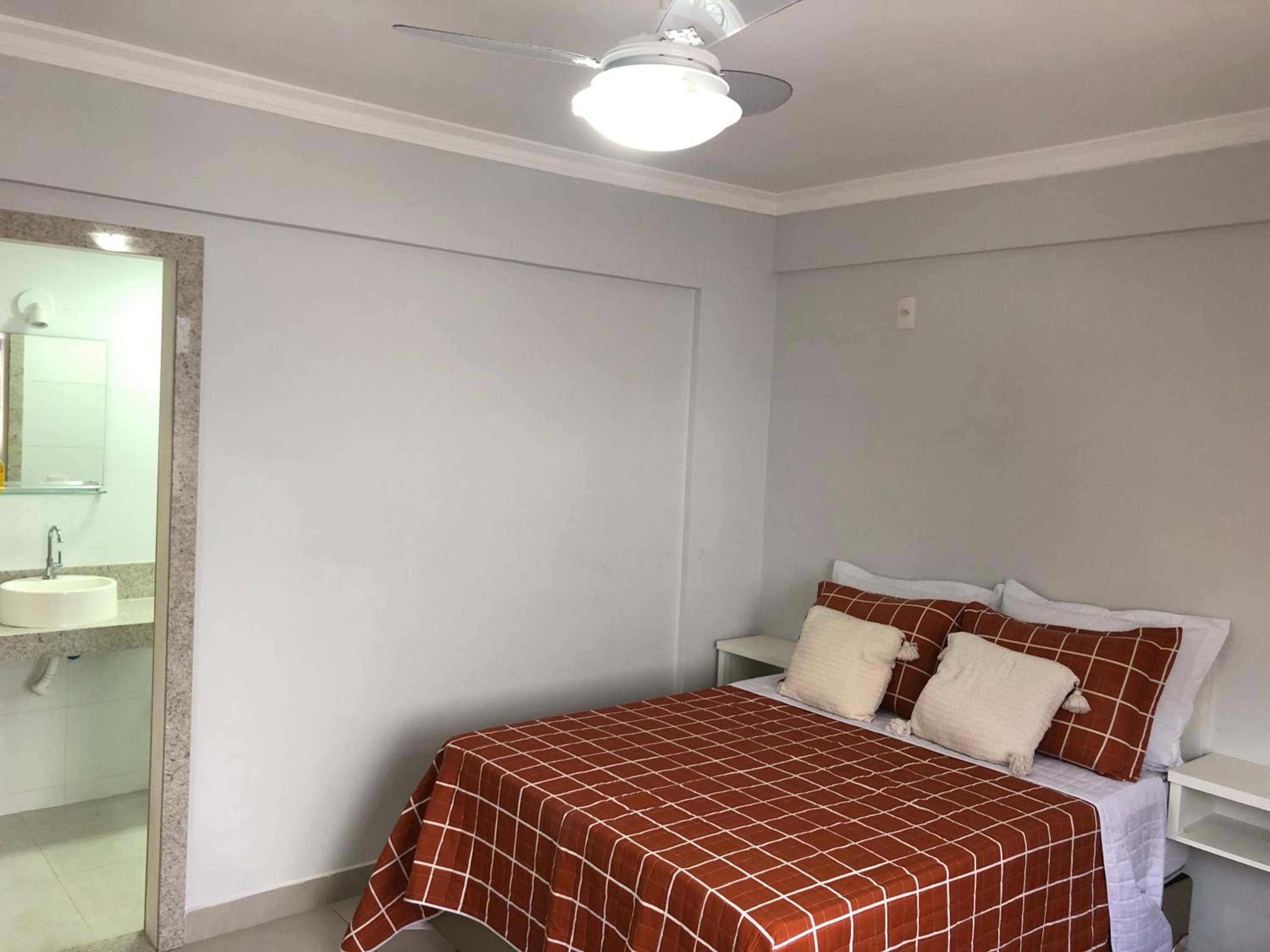 Alto padrão - Apartamento de 3 Quartos na badalada Praia do Morro a poucos passos da Areia - Elevador -Wi-Fi