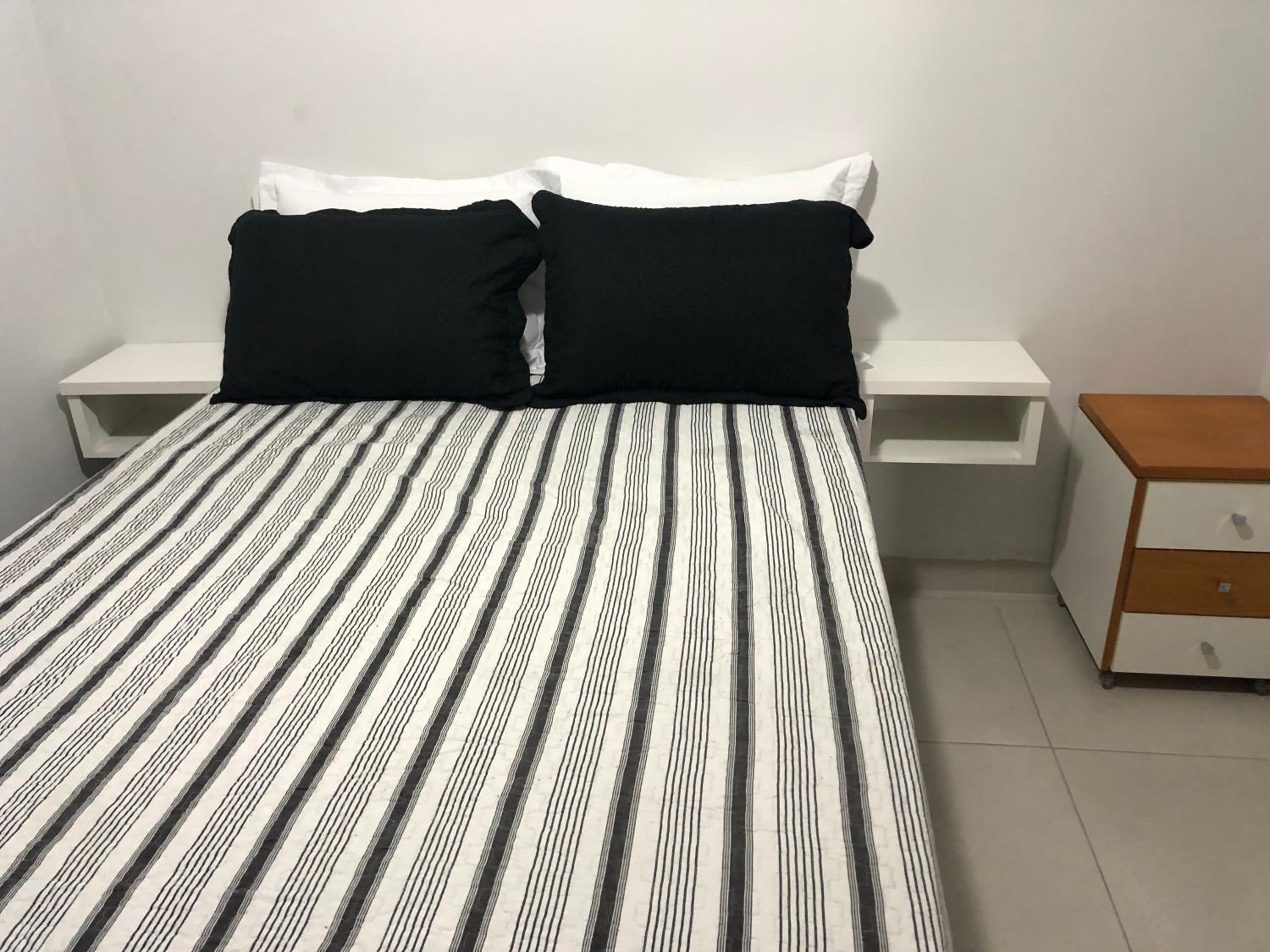 Alto padrão - Apartamento de 3 Quartos na badalada Praia do Morro a poucos passos da Areia - Elevador -Wi-Fi